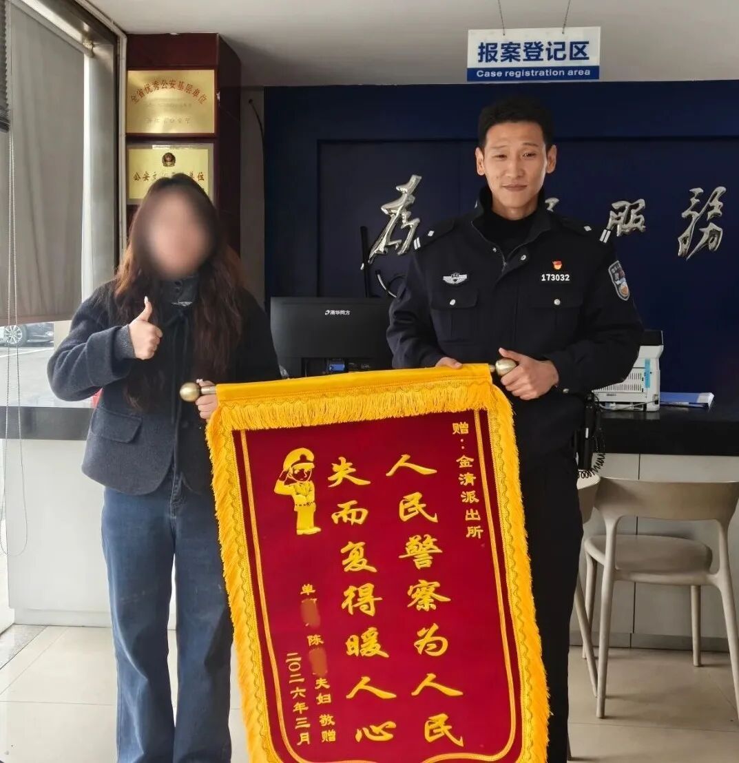 【#男子参加喜宴偷走50克金条#】近日，家住浙江台州路桥的陈先生家中正举办喜宴。