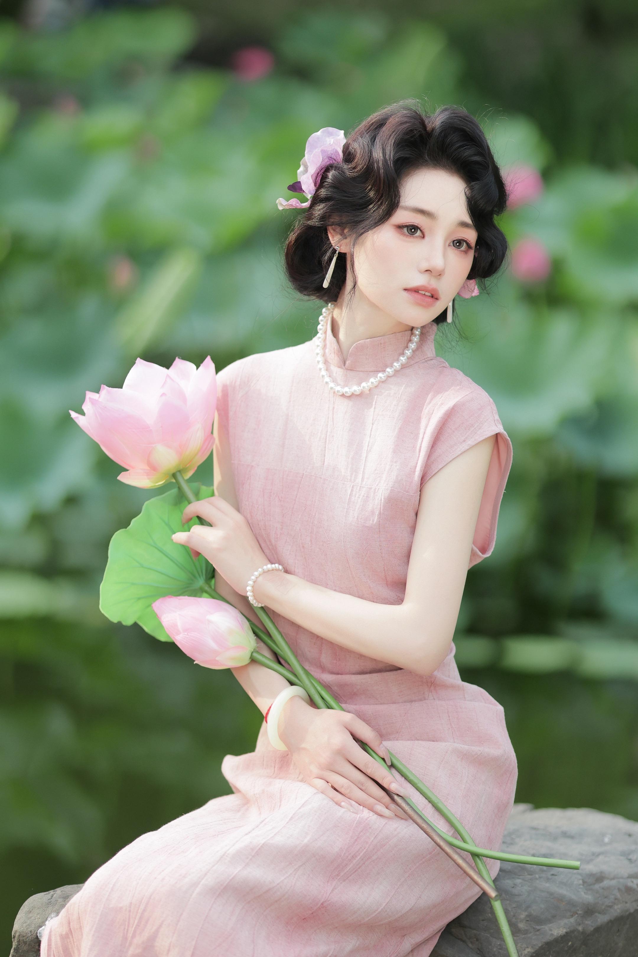 盈盈芙蕖🪷。和模特极限十来分钟拍了点荷花～