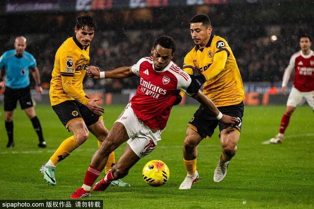 英超-卡拉菲奥里补时自摆乌龙 阿森纳连丢2球2-2遭狼队绝平------北京时间