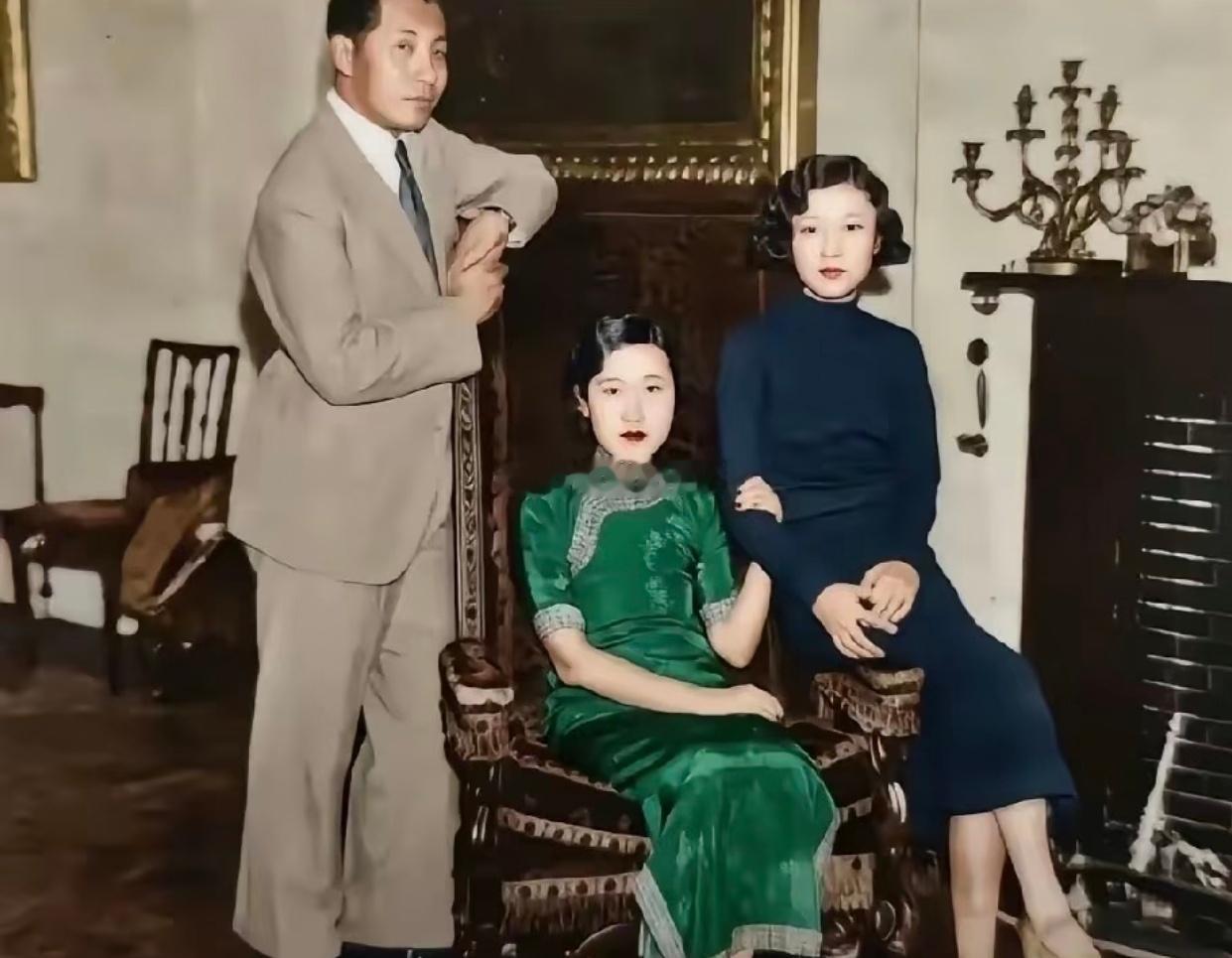 1933年，张学良在伦敦跟于凤至和长女合了影，他女儿长得忒好看！而且那个时候阔腿