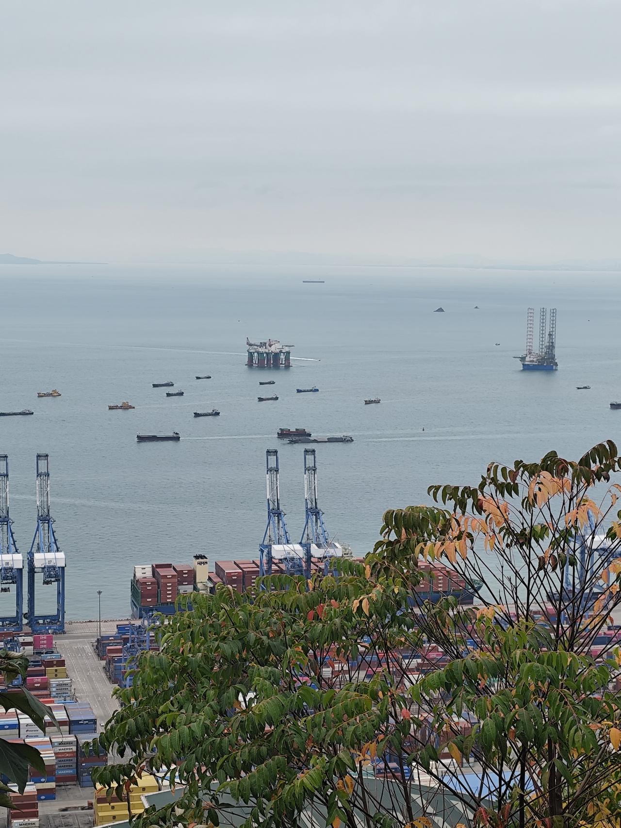 侯耀华一辈子没受过屈，也一辈子没亏待过任何人，所以老了才这么自在，当然因为年轻时