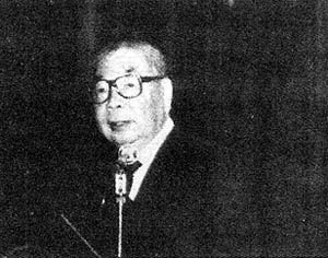 #做早饭时想# 《芯战》的第一章还是得从蒋经国开始。1985年被糖尿病折磨的夜里