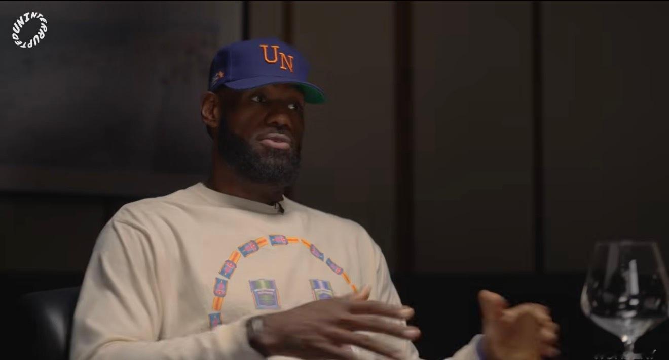 詹姆斯：哈登是一个常年的全明星，且依然能打出全明星级别的数据的人。他不仅能给米切