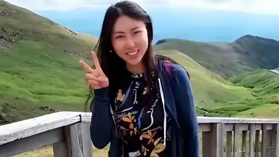 演都不演了，贾浅浅学位被撤销仅1天，恶心的事出现，还不止一件
 
持续多年的贾浅