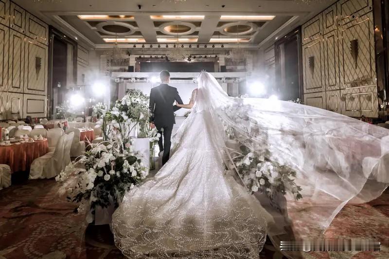 如果没了忠诚，婚姻的意义还有吗？
婚姻的基础是什么？物质？相貌？性格？家境？好像