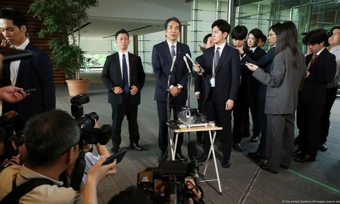 【#不知米贵的日本农相引咎辞职#！#米价飙升石破茂支持率创新低#】据环球网、央视