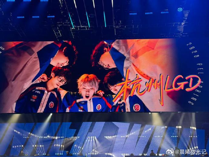 LGD单日双鸡LGD延续火热状态吃鸡看完LGD的比赛真的爽翻🔥，单日双鸡直接证
