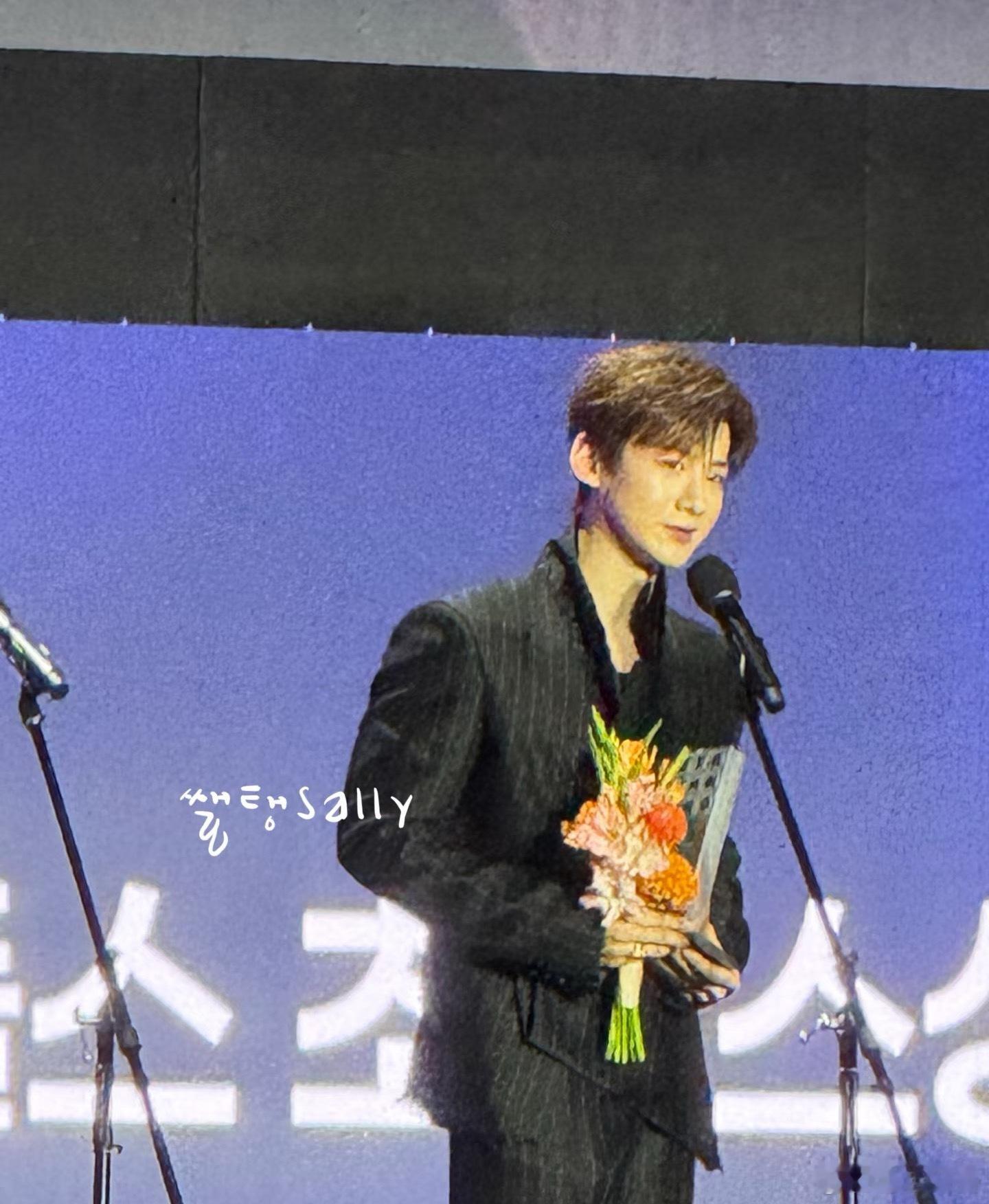 白敬亭 韩娱弟 看白敬亭在跨年派对上一口气跳遍SM、YG、JYP、HYBE四家舞