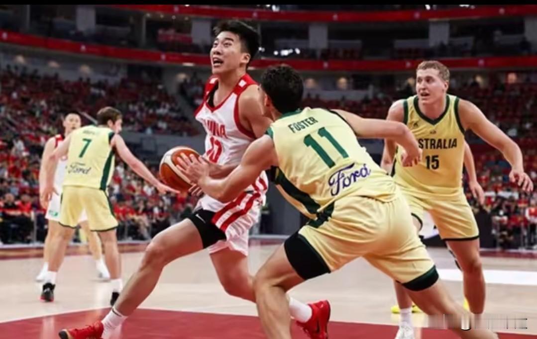 在NCAA，王俊杰可是防守中锋的，算是防守悍将了，到了亚洲国家队中就是降维打击！