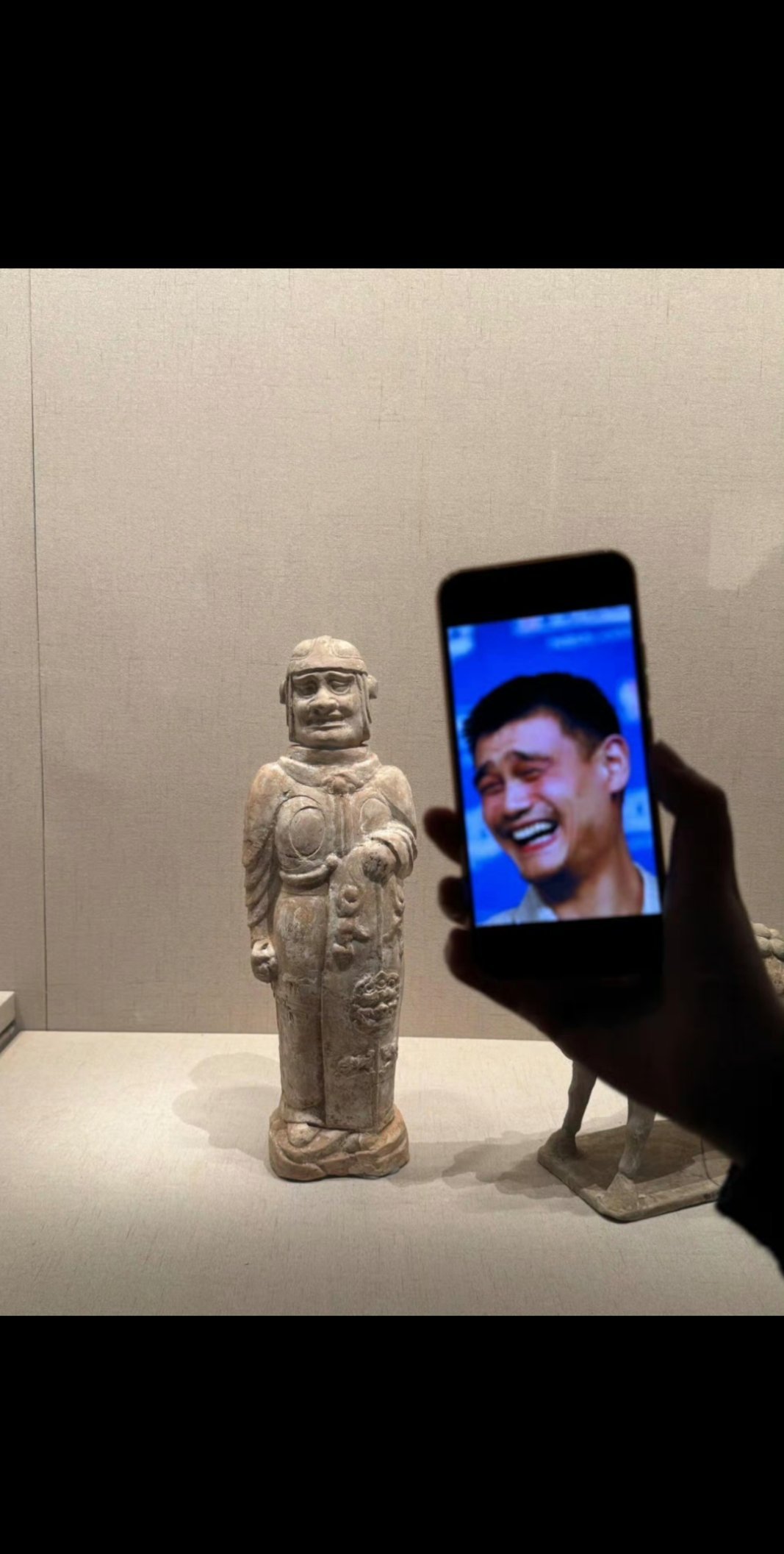 这些文物都长着明星脸哈哈，简直不要太像了，这些文物都是从古代穿越来的吗？[哈哈]