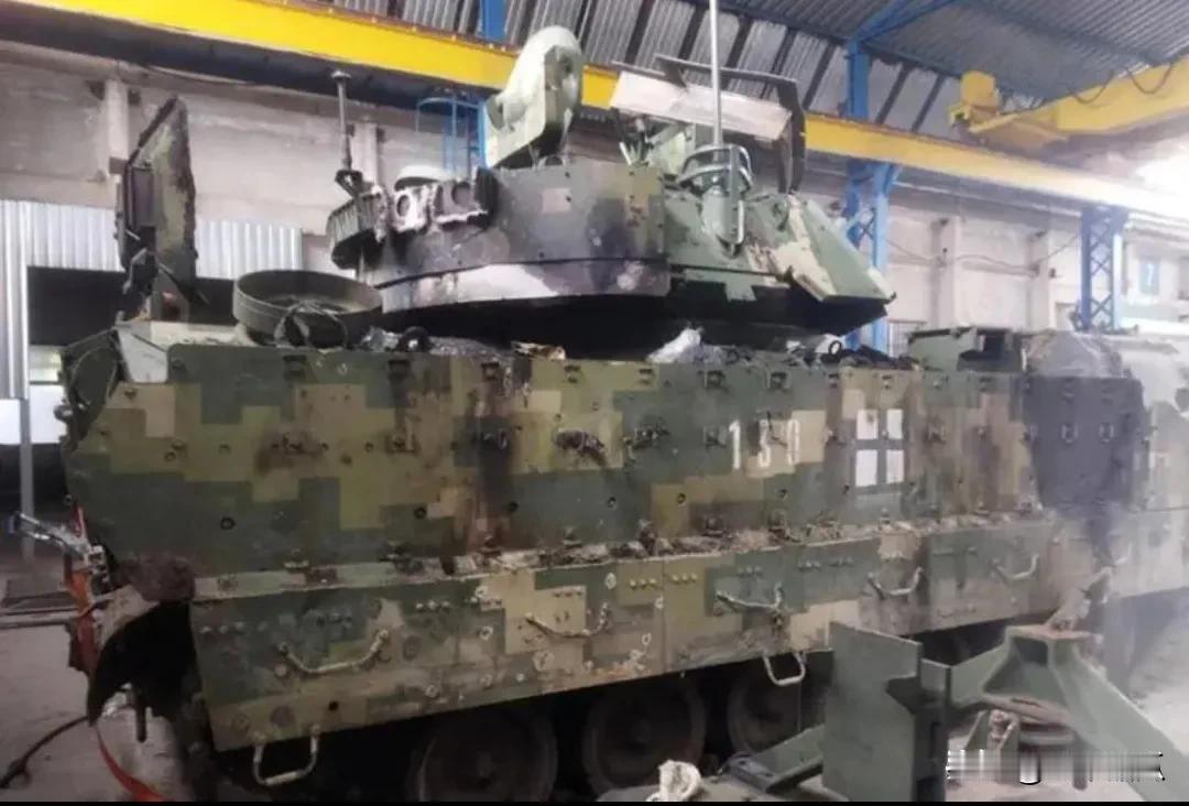 乌军方面透露，M2A2“布雷德利”步战车非常好用，但是损失也是非常惨重。到去年装