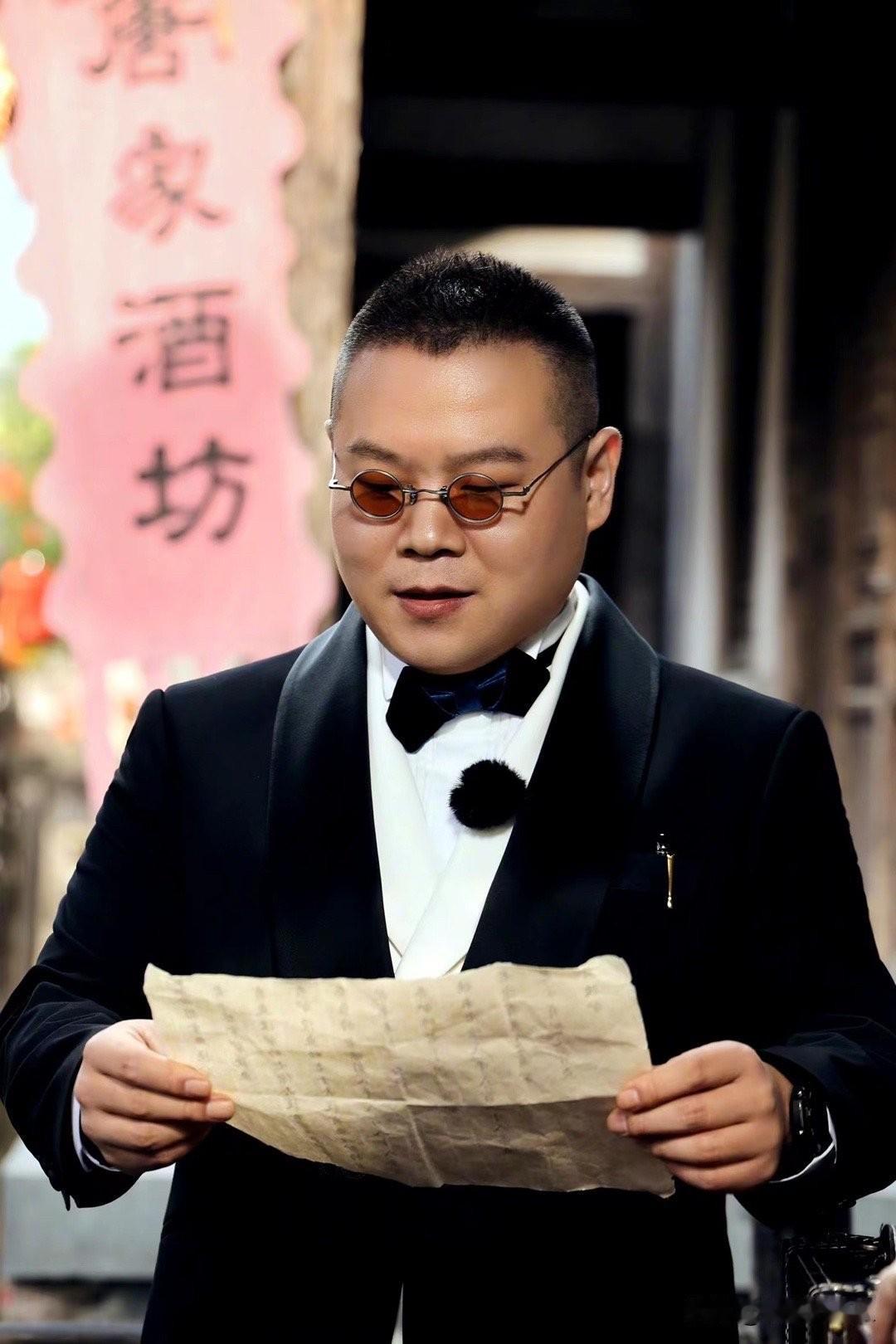 岳云鹏，王宝强，赵丽颖
你们是非科班出身的草根演员
“草根”不是标签，是一路坚持