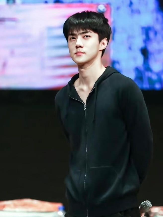 吴世勋 退伍归来解锁首个新sw身份xBABI，期待勋勋的美颜暴击！ 