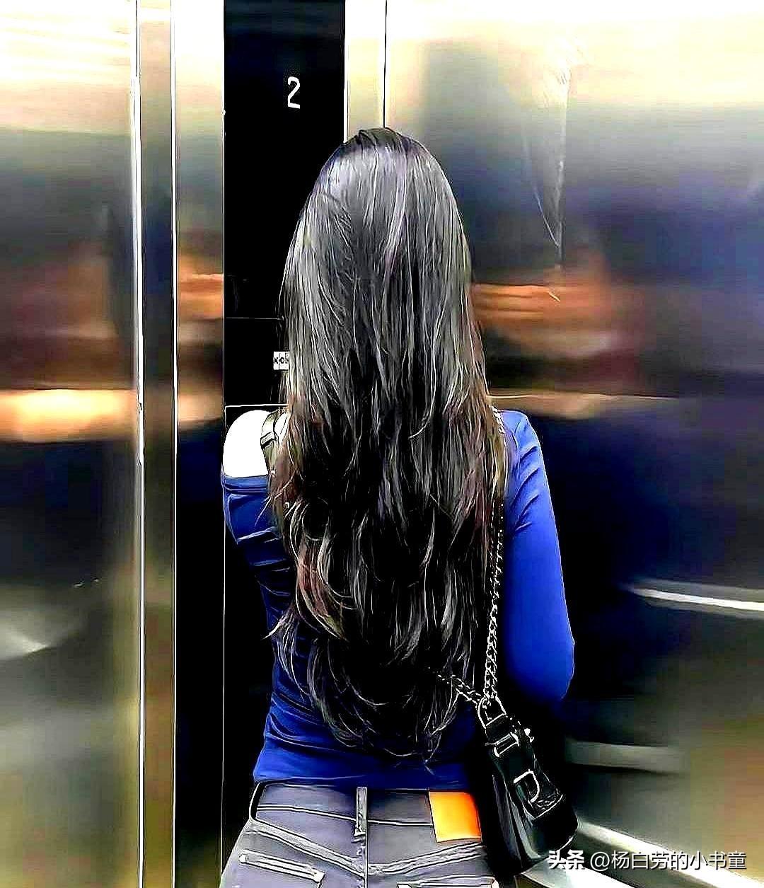 这个背影
是我前世千百次的回眸换来的
擦肩而过
很多人只是匆匆一眼
你就会想她很