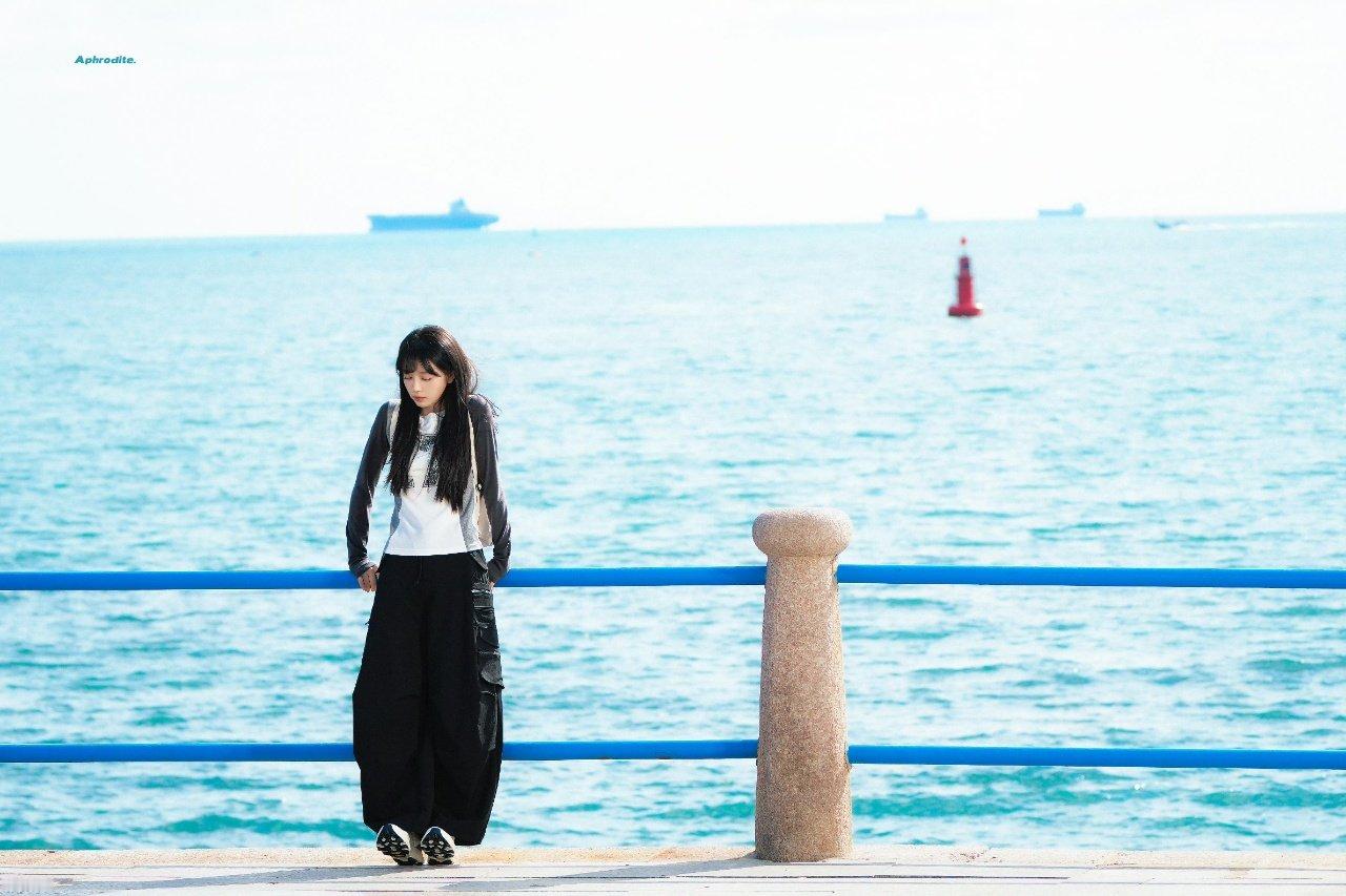 田曦薇看海路透田曦薇天才女友吹海风路透 田曦薇天才女友吹海风路透来啦 ​​​