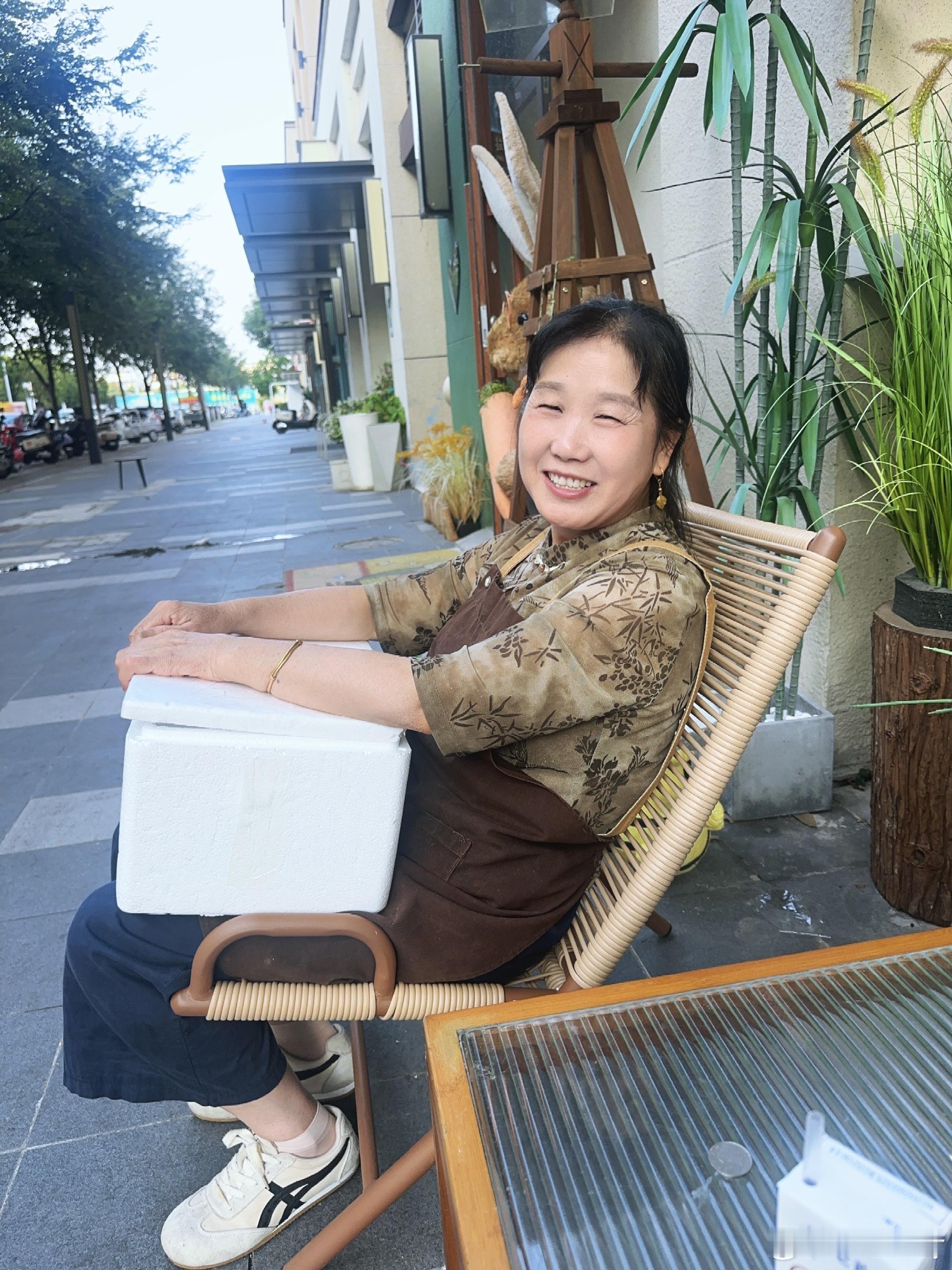 我爸妈最近太苦了于是我决定周一店休一天，大家都休息休息。尤其我爸妈天天没日没夜的