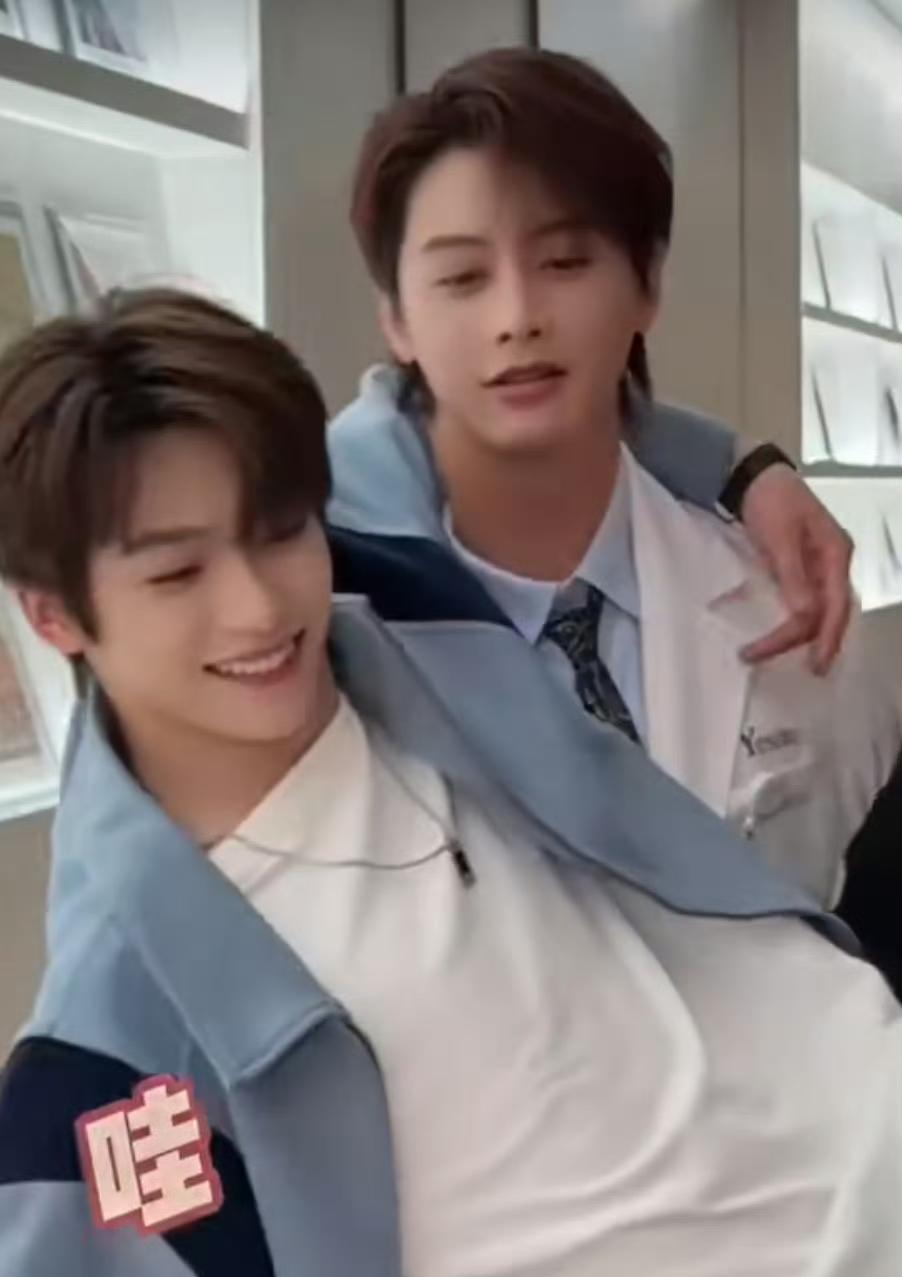 何健麒单手抱梓渝也太帅了! 家人们谁懂啊！刷到这段试戏片段直接惊到我！何健麒单手