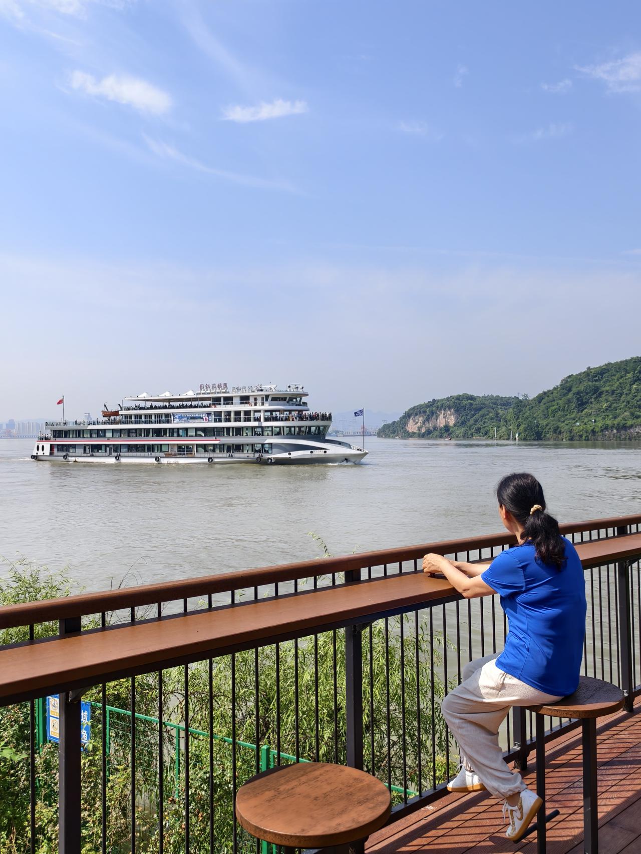 宜昌旅游越来越看好，如果说短板，仍然是旅游产品单一化。
宜昌旅游以观光为主，度假