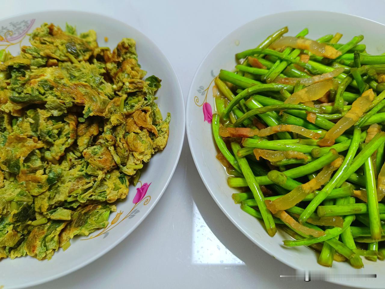 一名猥琐男，两盘时令菜。
一个是香椿头炒鸡蛋，
另一个是藜蒿芽炒腊肉。
春日生活