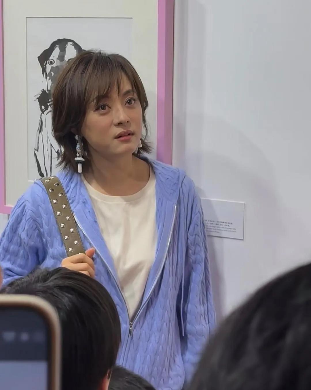 万万没想到，电视里看起来那么年轻漂亮的女神，原来也这么老了……[我想静静]