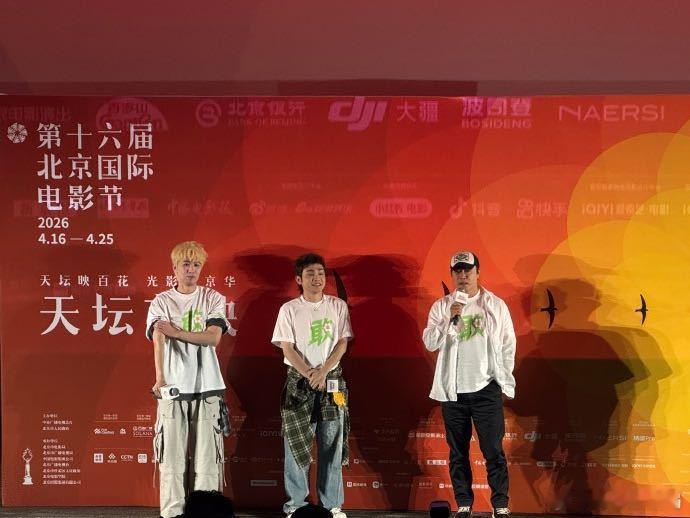 蒋龙说导演陈思诚让人有安全感 北影节现场，蒋龙谈及与陈思诚的合作满是认可。导演每