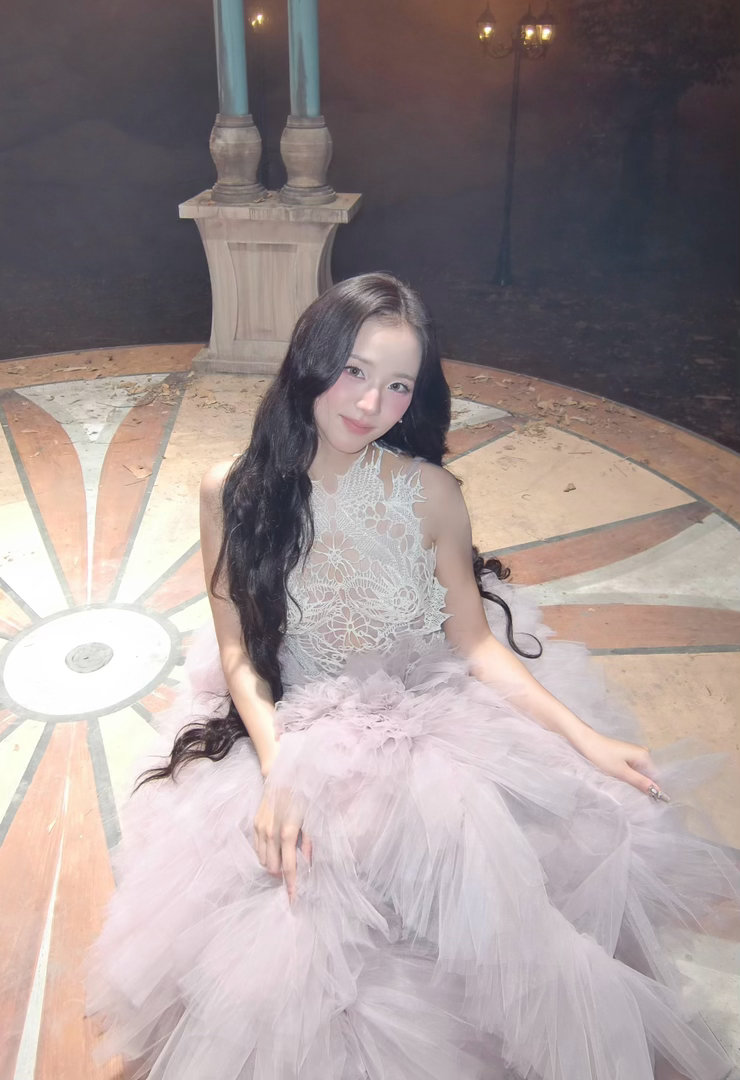 姐姐我承认 其实我是小猫变的 最喜欢跟姐姐贴贴 没事就喜欢蹭蹭姐姐 姐姐不理我的