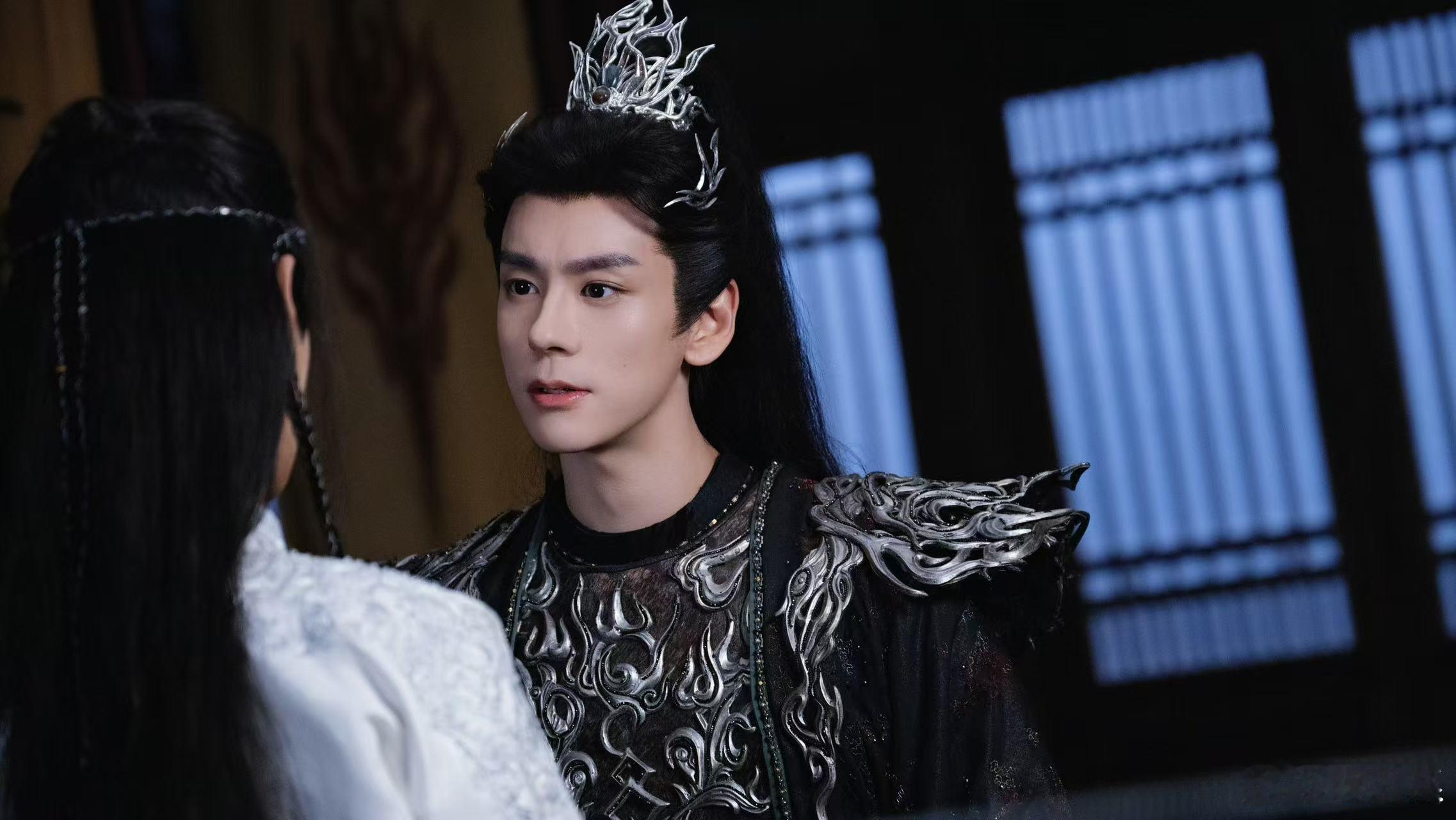 晏柯 强制爱白日提灯 晏柯黑化之后整个人的气场都变了，强制爱这条线越看越上头。贺