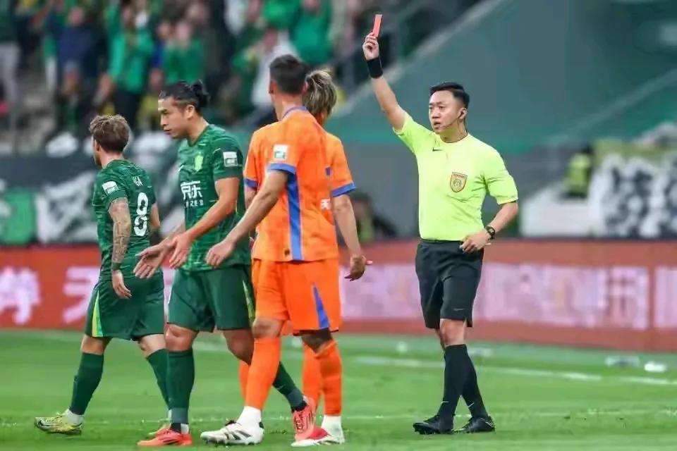为何说本赛季北京国安会夺双冠王！
不仅仅是实力！北京国安本赛季运气非常好，总是在