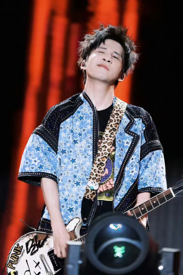 四大平台都有在播节目的艺人大张伟一人承包四大平台综艺 真的服了大张伟！腾讯优酷爱