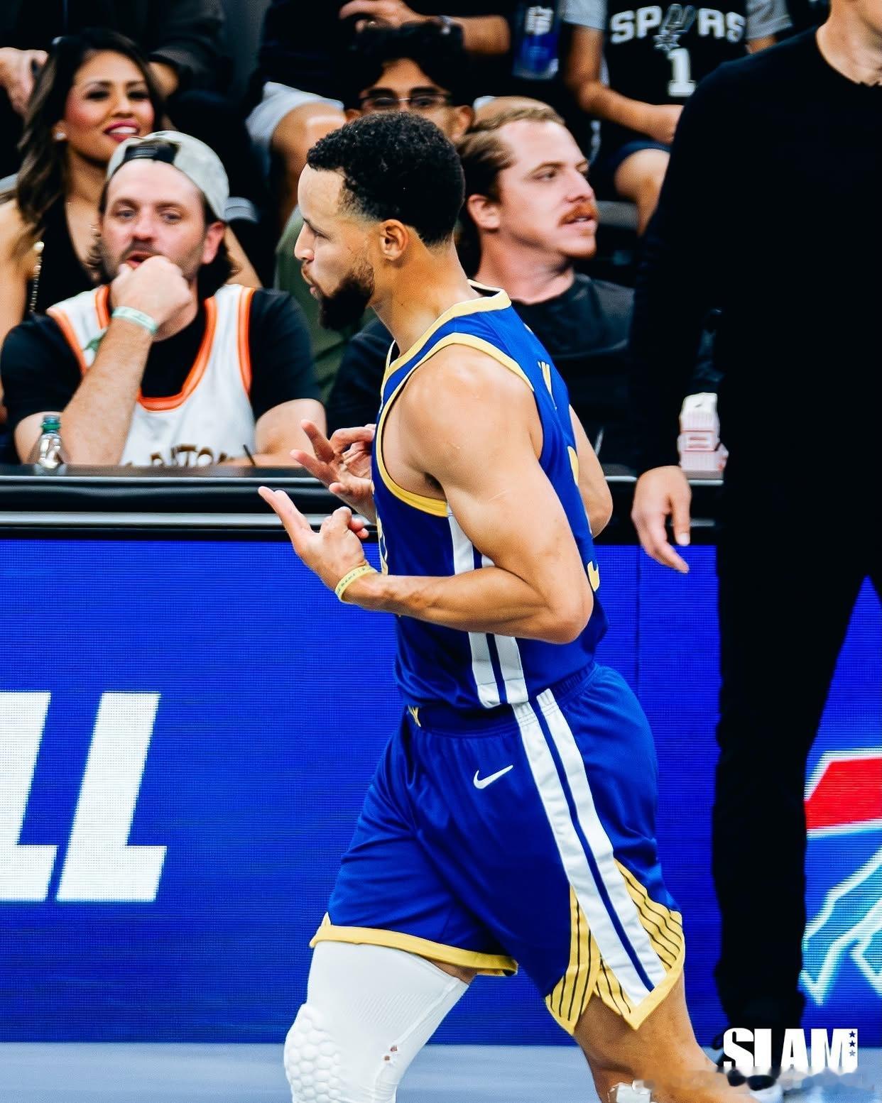 SLAM官方发布库里49分之夜的帅图 