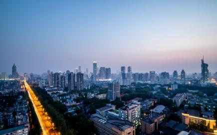 最近后台好多考生和家长在问南京旅游职业学院。有的是孩子分数在本科线边缘晃荡，想找