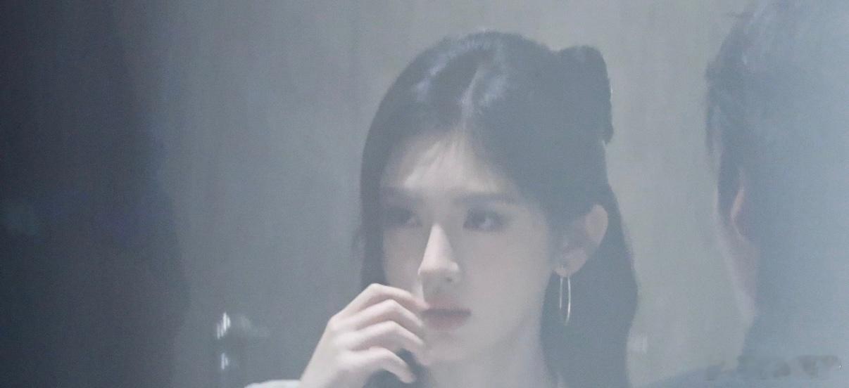 鞠婧祎[超话]鞠婧祎万花世界 好一种朦胧美，这个苏绿夏我真的爱了鞠婧祎苏绿夏 ​