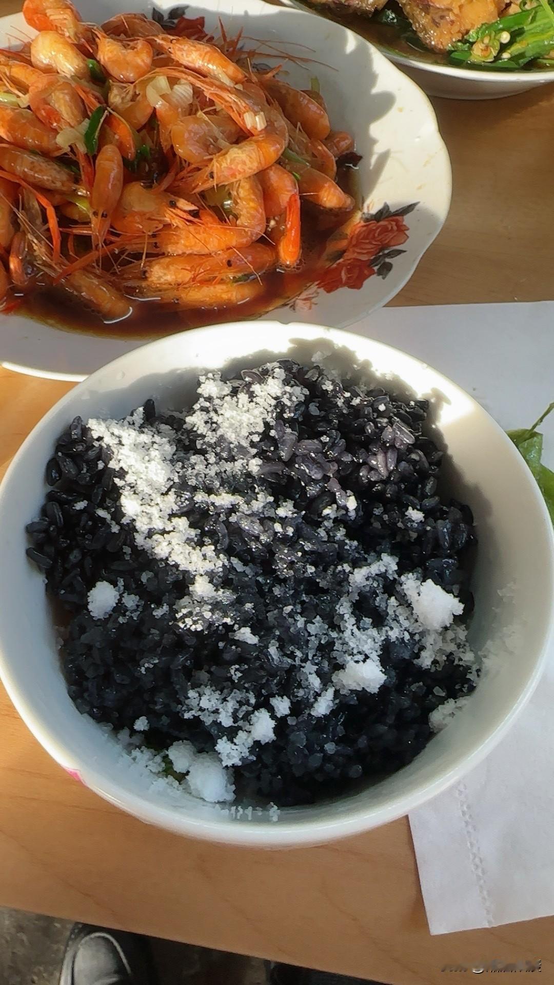 清明小长假，跑到宜兴周铁乡下老婆舅舅家里吃晚饭。其实在宜兴待时间久了，也慢慢习惯