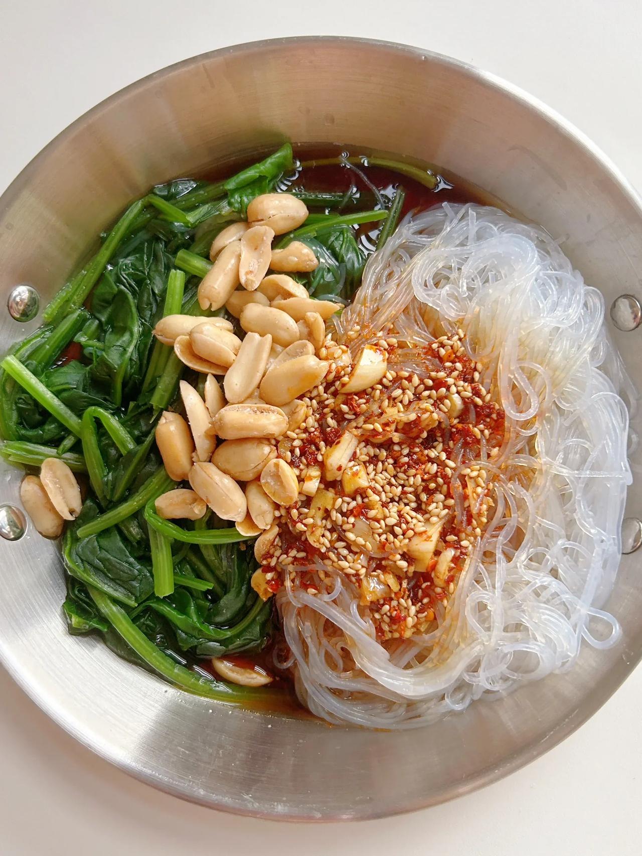 晚餐换成它，想胖都难！这个真的巨巨巨掉秤！！！夏天就适合这么吃
太好吃啦！！
	