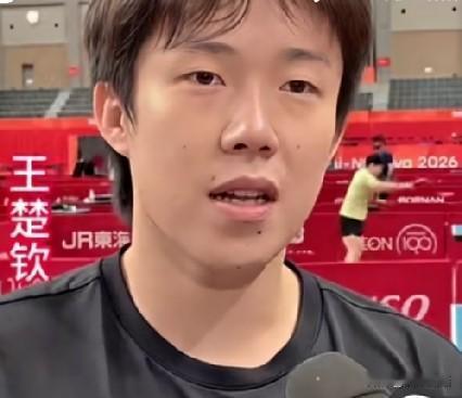 王楚钦亚运会场地训练接受采访时被“抢镜”![捂脸]

王楚钦接受采访表示：从小到