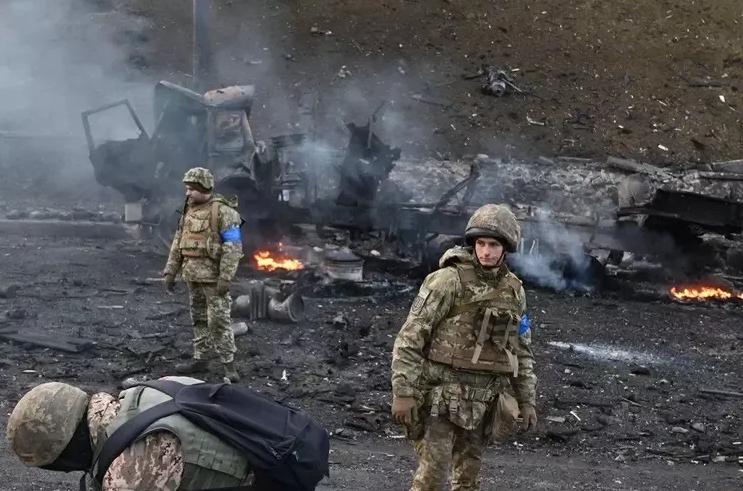 日本政坛惊雷炸响
【环球网】日本首相高市早苗日前抛出涉台谬论，在日本也引发强烈争