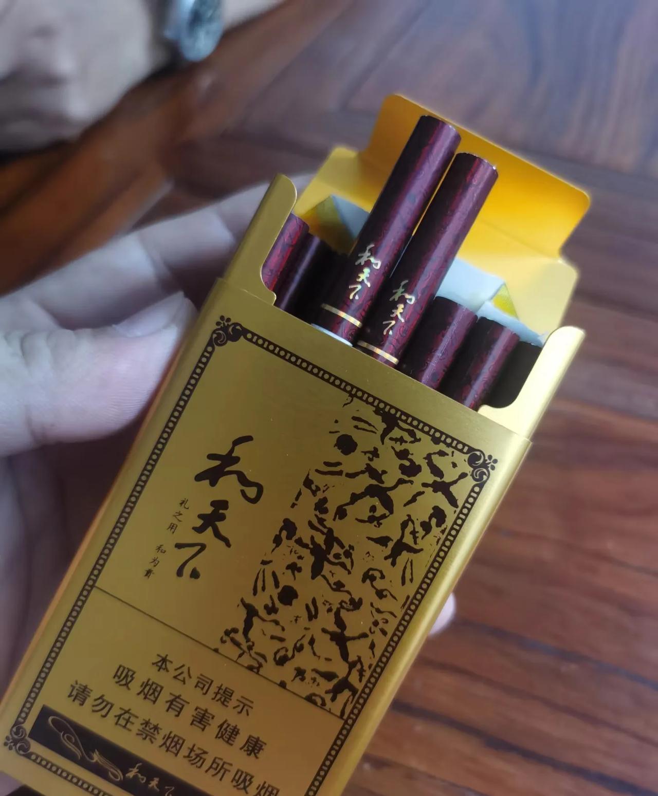 朋友找我签字盖章，随后她把随手拿的一个袋子放进我车里，我问她什么意思？她说一点心