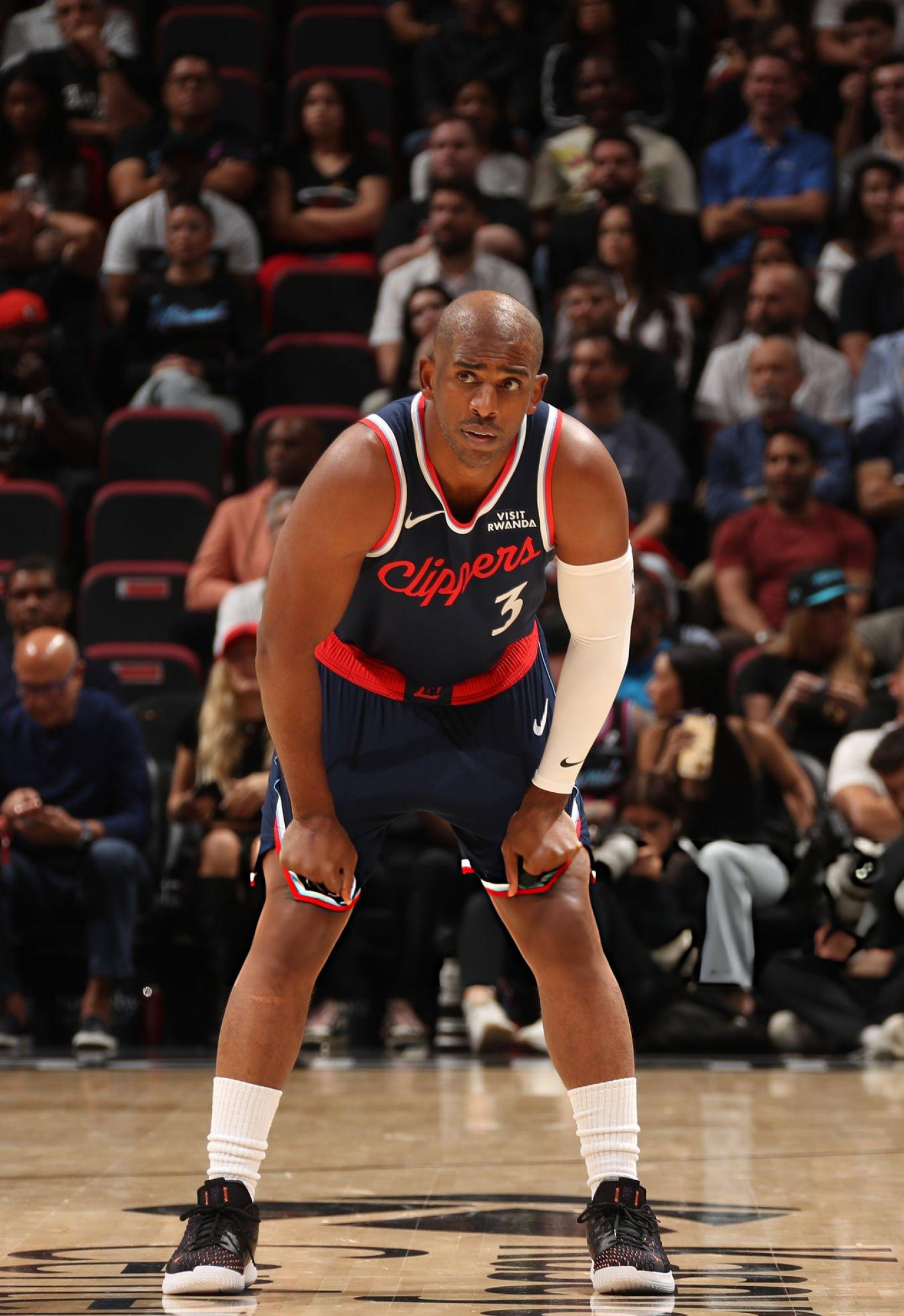 有快船记者爆料：快船将要裁掉克里斯保罗据说是在亚特兰大的路上就让保罗离队然后保罗