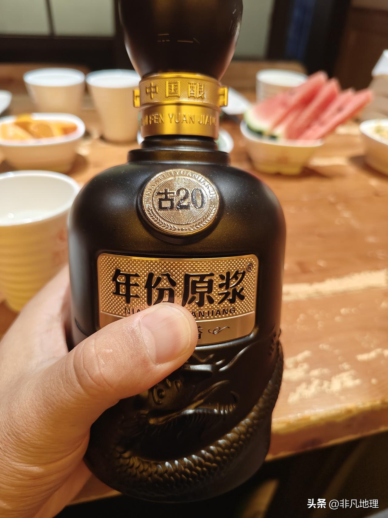 朋友出酒，我出菜[捂脸]一瓶不够又弄了大半瓶！

昨天周末，就我和朋友两个人吃饭