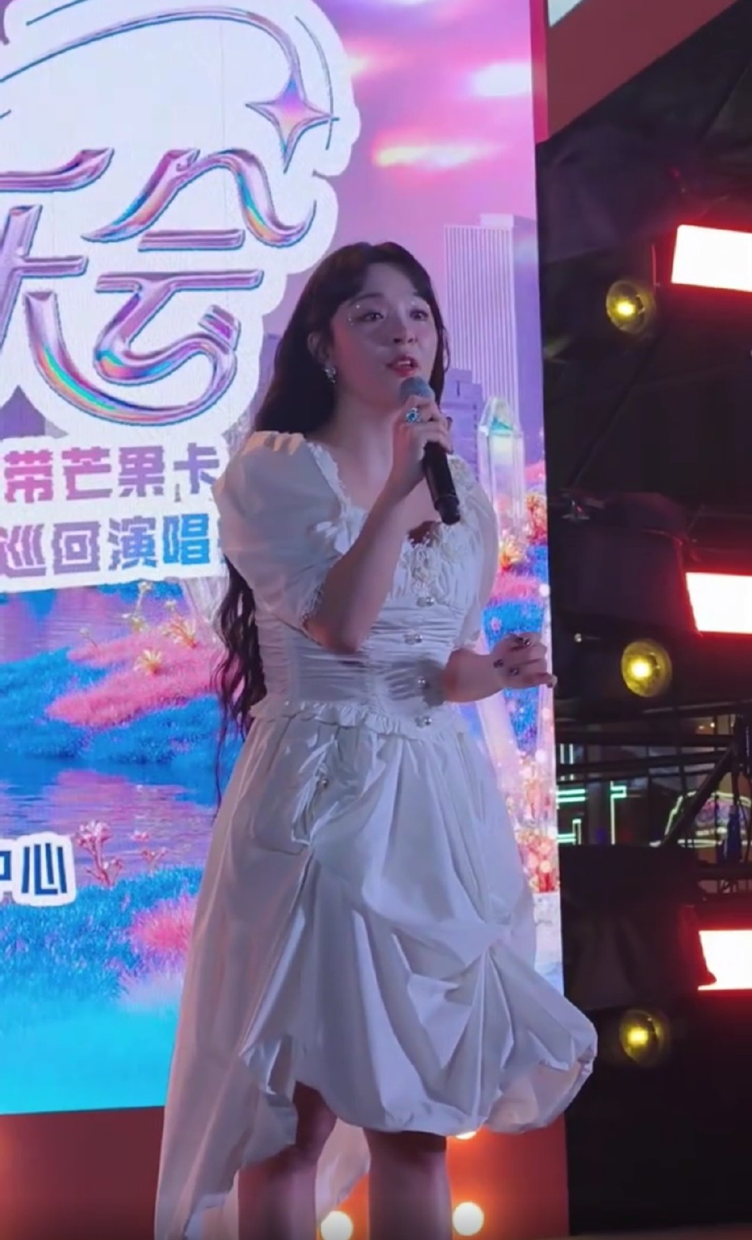 李莎旻子新歌合肥抢先听 李莎旻子降临合肥无限声浪·青春音乐会，抽芒盒福利拿到手软