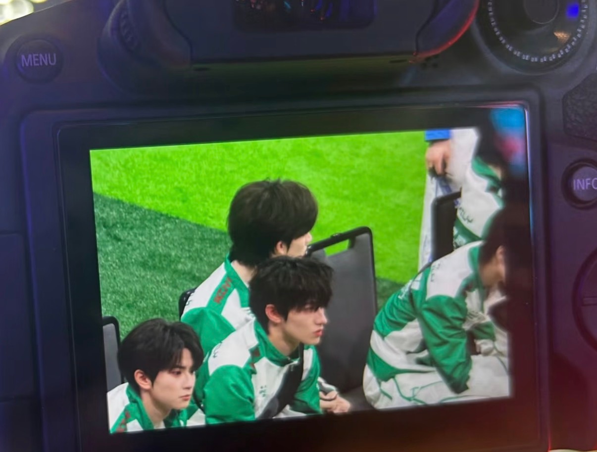 你们懂这种脸颊微凹有多性感吗…… 