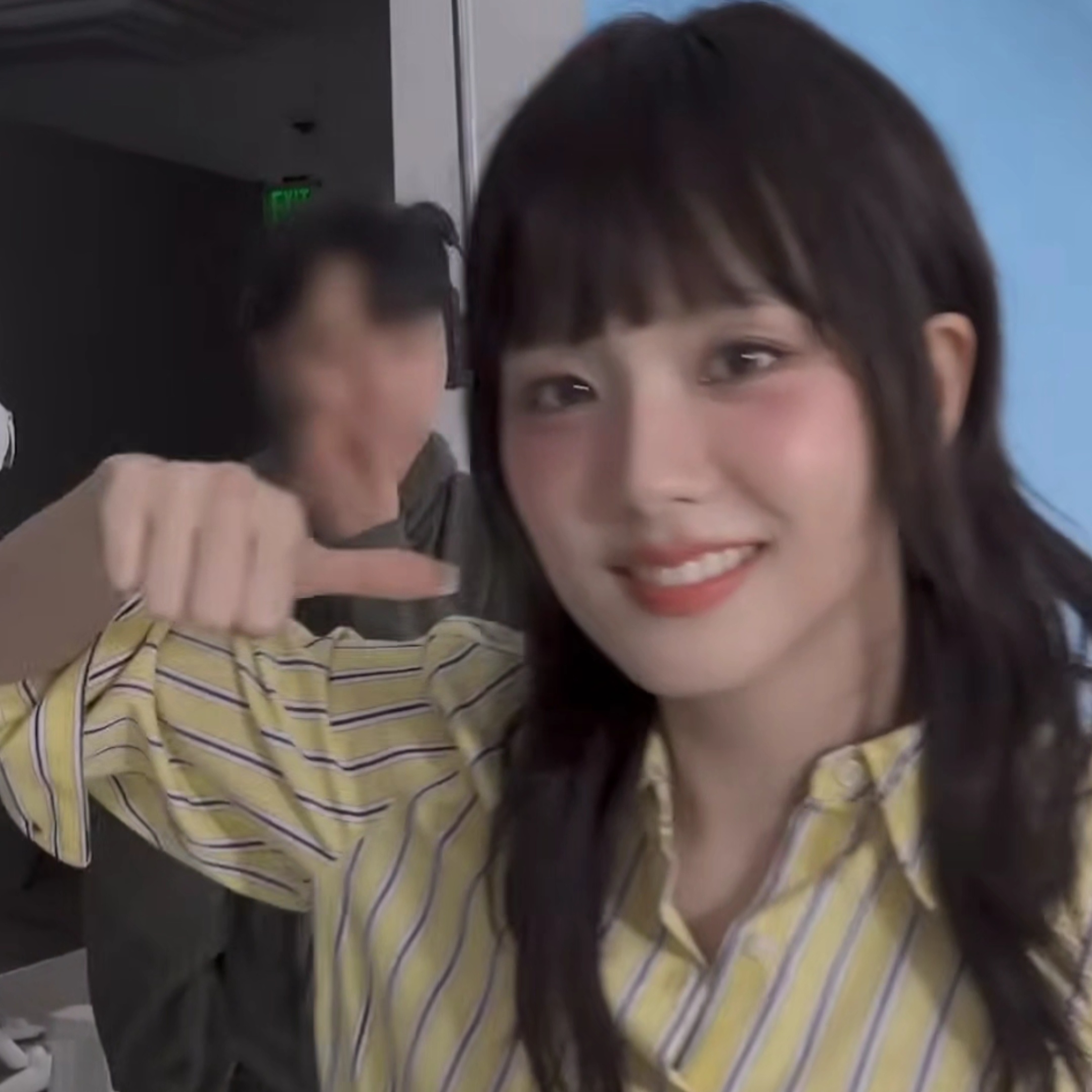 我晕你们自己感受这个金智秀有多可爱吧！完全臭屁小智😚 