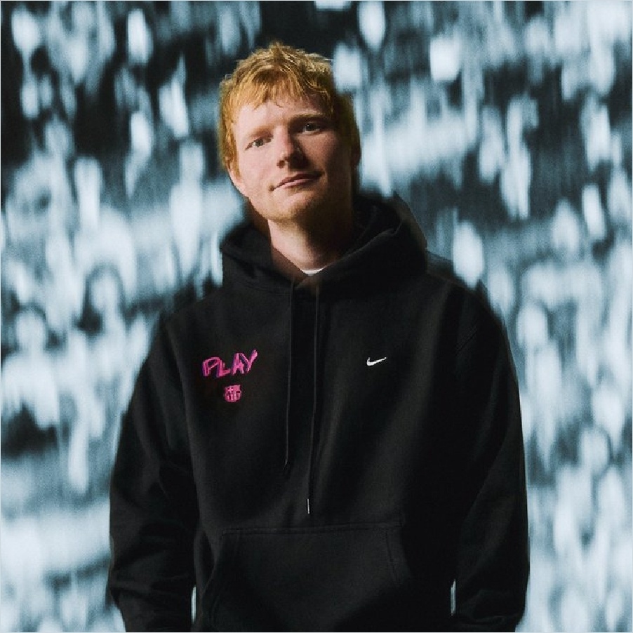 Ed Sheeran身穿与巴萨联名周边，请欣赏这首Barcelona🎶🎶🎶