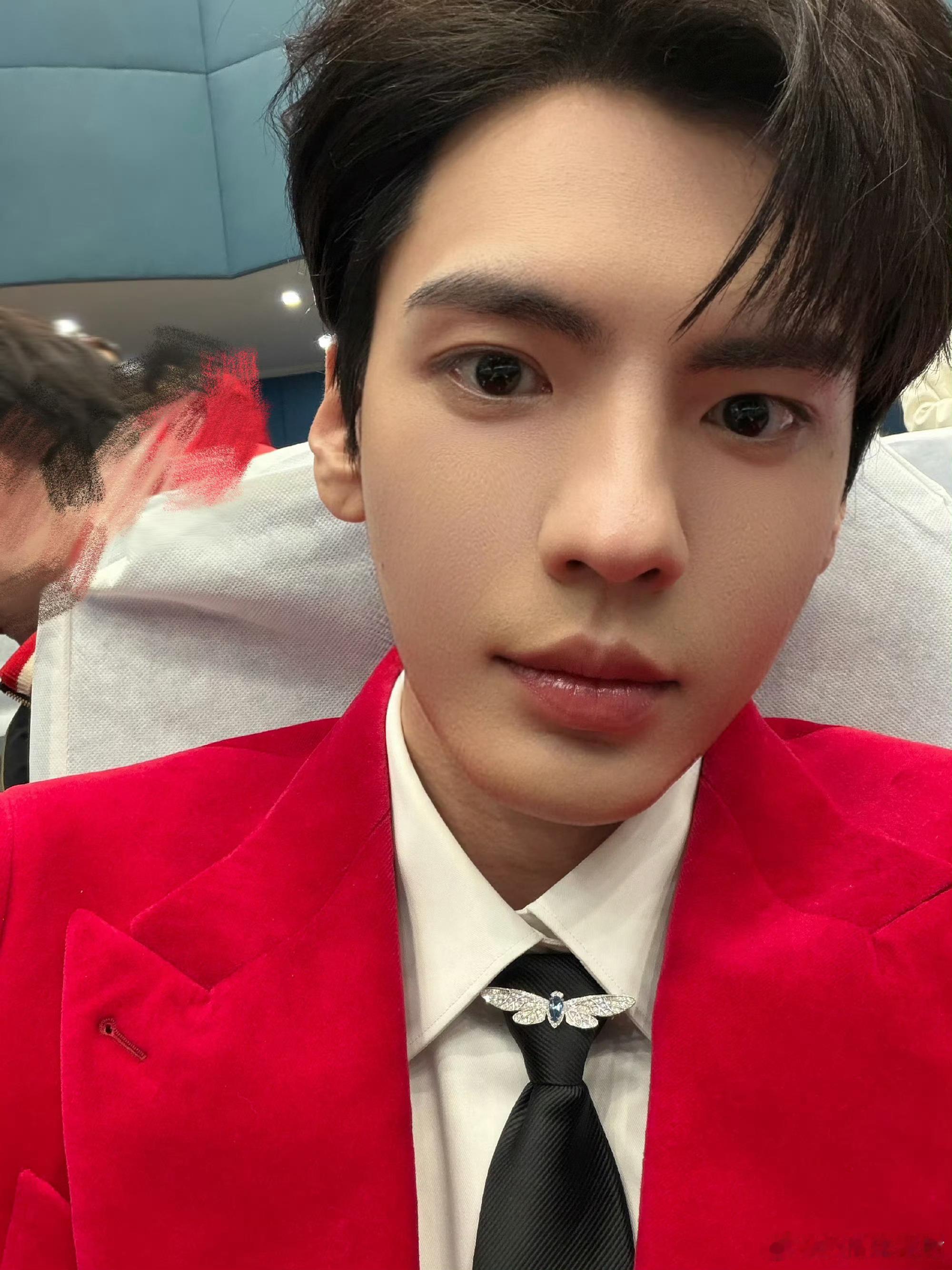 毕雯珺素颜出海合伙人高光时刻合伙之旅还没正式启航，毕雯珺已经火速就位～剧组杀青即