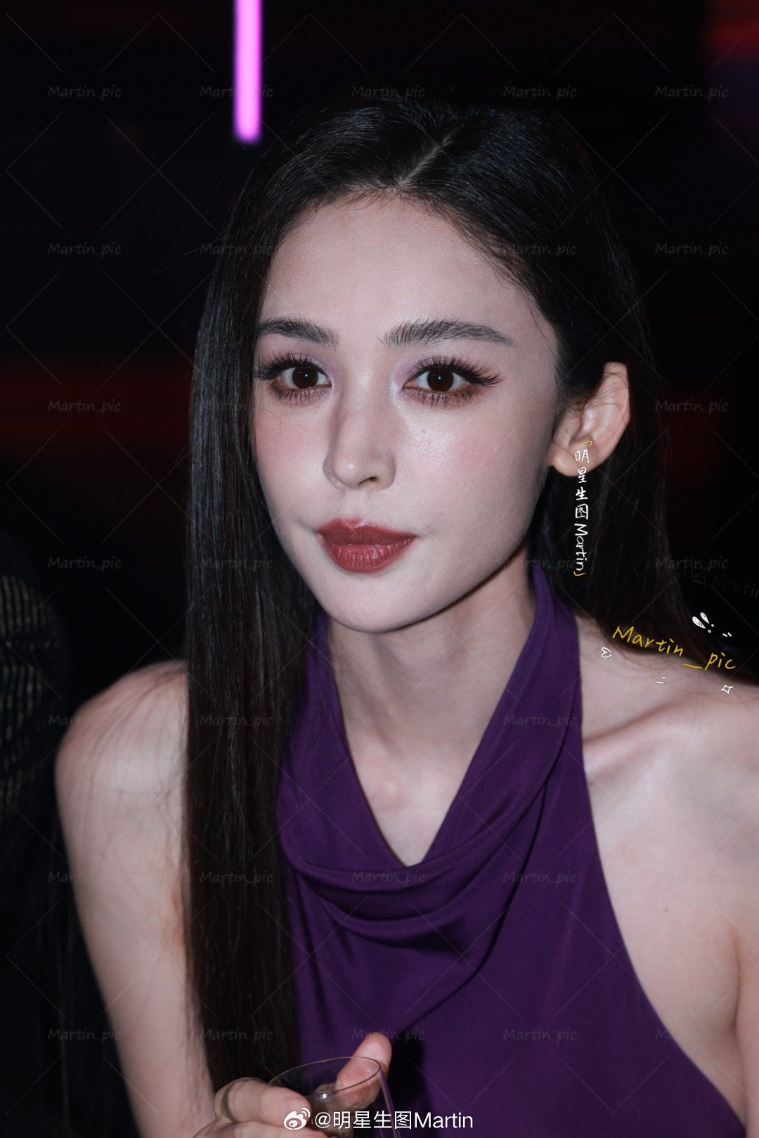 娜扎[超话]李昀锐古力娜扎同框娜扎 晚宴生图掉落~怼脸状态也太好了吧[爱你][爱