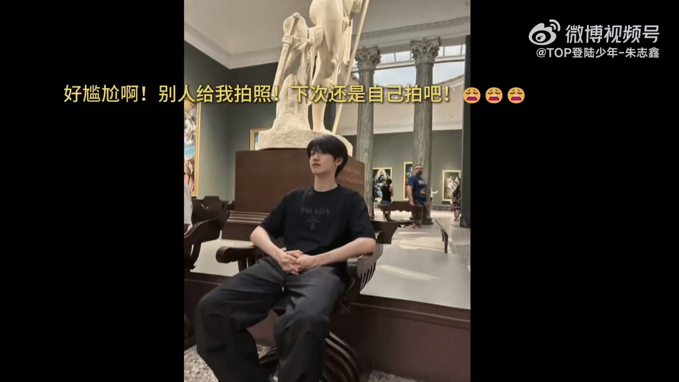 再看还是很幽默啊 内向猪真的被拍出了一种迫不及待赶紧结束的偷感 唉不知道有没有懂