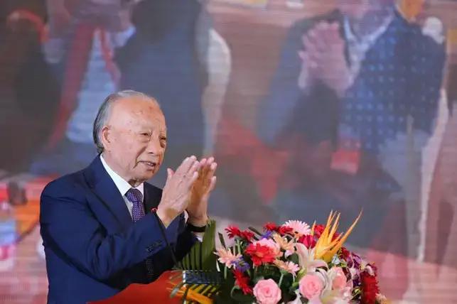 @星辰大海回音壁 ：驰名中外横空出世店乃一城门类齐全按1：1比例尺打造的素以“东