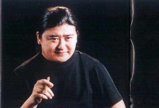 一首首金曲，不只是悦耳的曲调，更是岁月的注脚，藏着父辈的青春，也承载着时代的悲欢