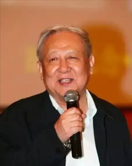 陈凯歌，你凭什么污蔑我？！2009年的一天，邱会作的儿子邱路光偶然看到陈凯歌自传