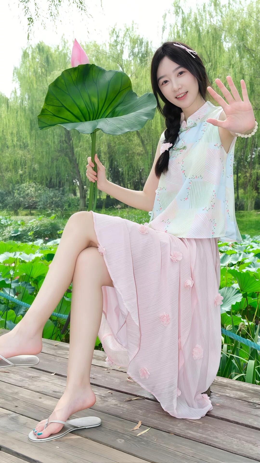 夏日荷塘仙子，清新自然，笑靥如花有什么好的粉色系美女壁纸推荐